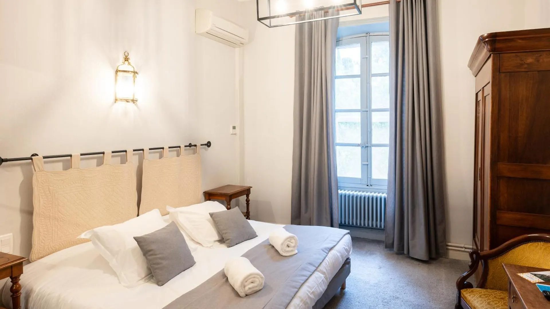 Hotel Chateau De Servanes Mouries Frankreich